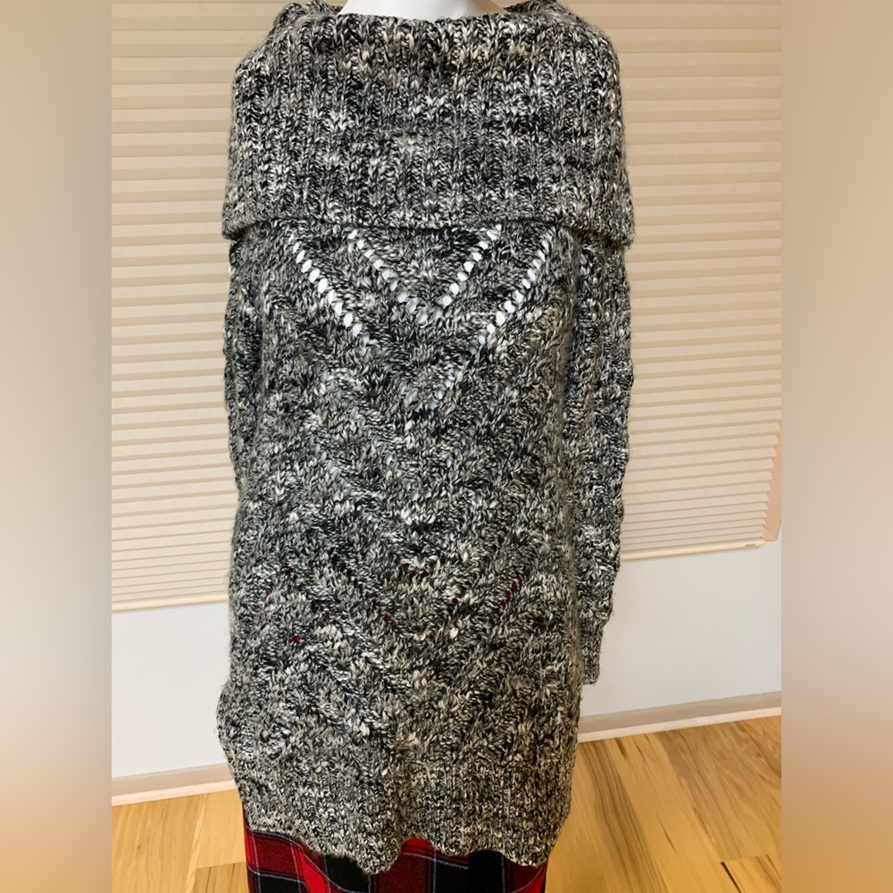 Ruff Hewn Womenโs Cowl neck Sweater. Size: PM. Condition: Like New